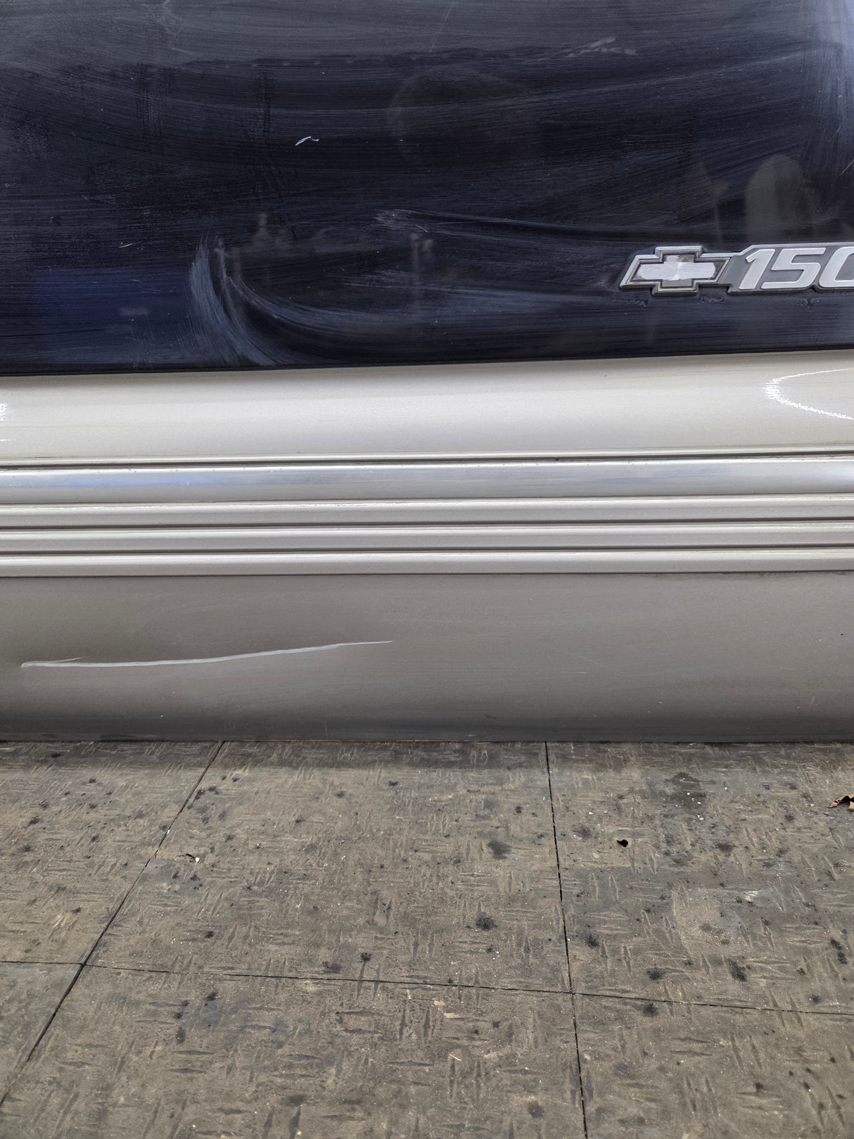 1999-2006 Chevrolet Silverado / GMC Sierra 1500 2500 3500 HD Front Passenger Side Door RH