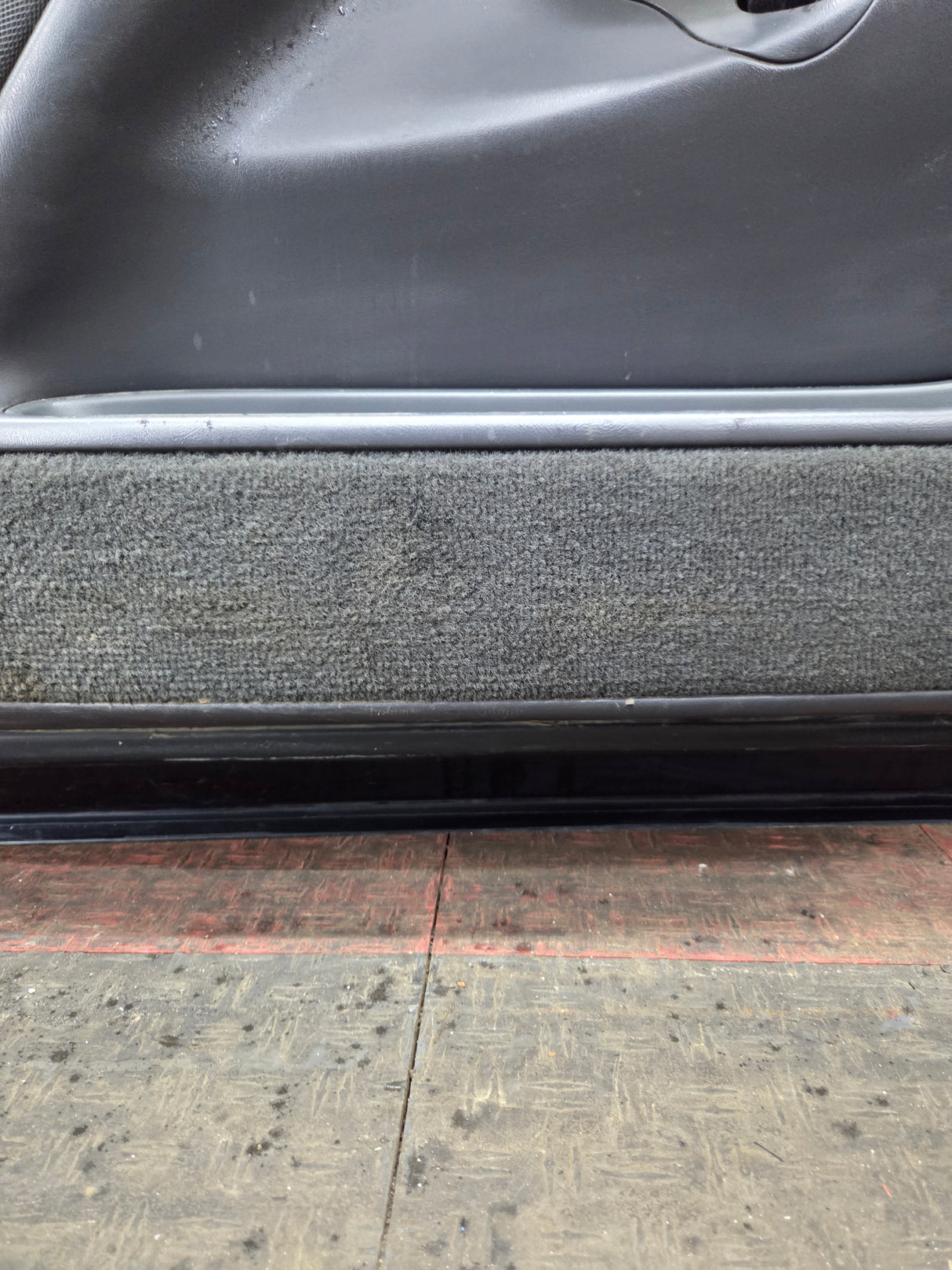 1999-2006 Chevrolet Silverado / GMC Sierra 1500 2500 3500 HD Front Passenger Side Door RH