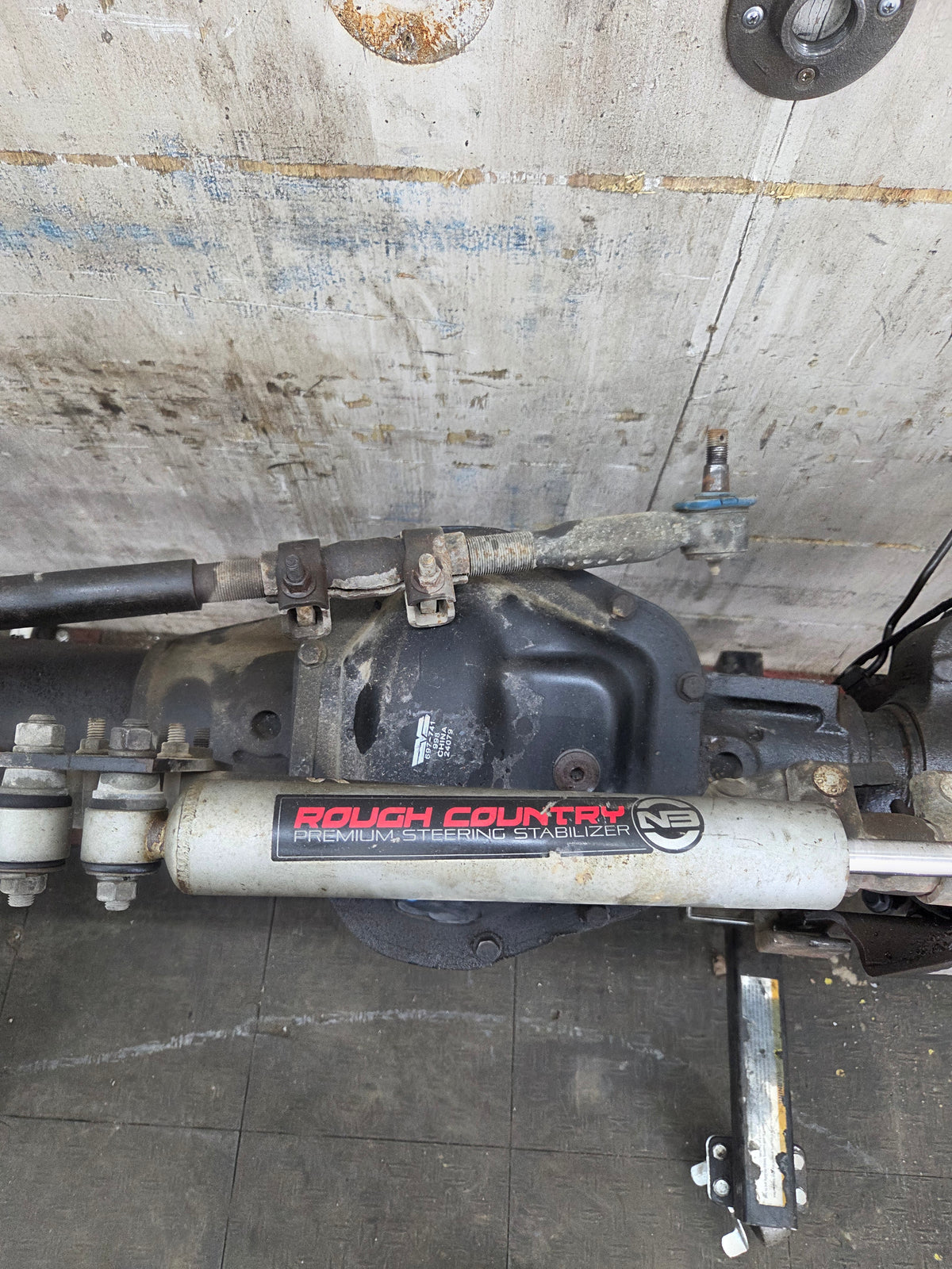 1999-2004 Ford Super Duty F250 F350 SRW Front Axle 3.73 Gear Ratio
