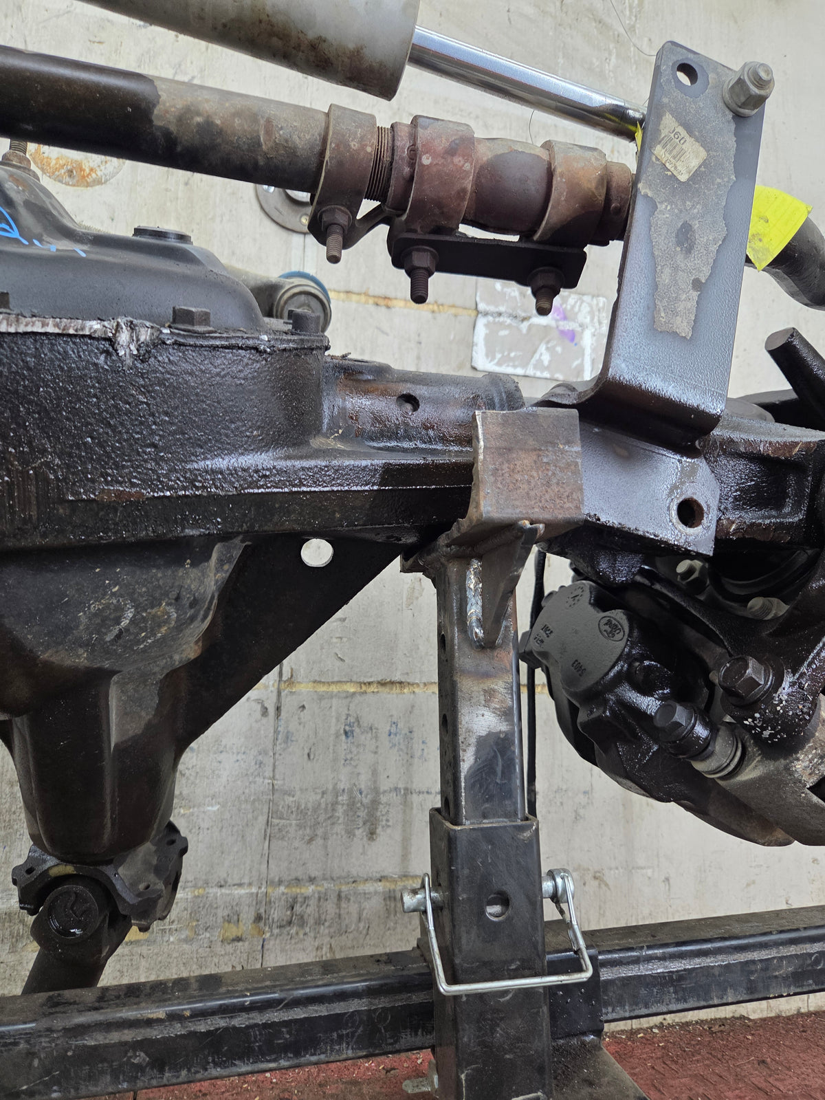 1999-2004 Ford Super Duty F250 F350 SRW Front Axle 3.73 Gear Ratio