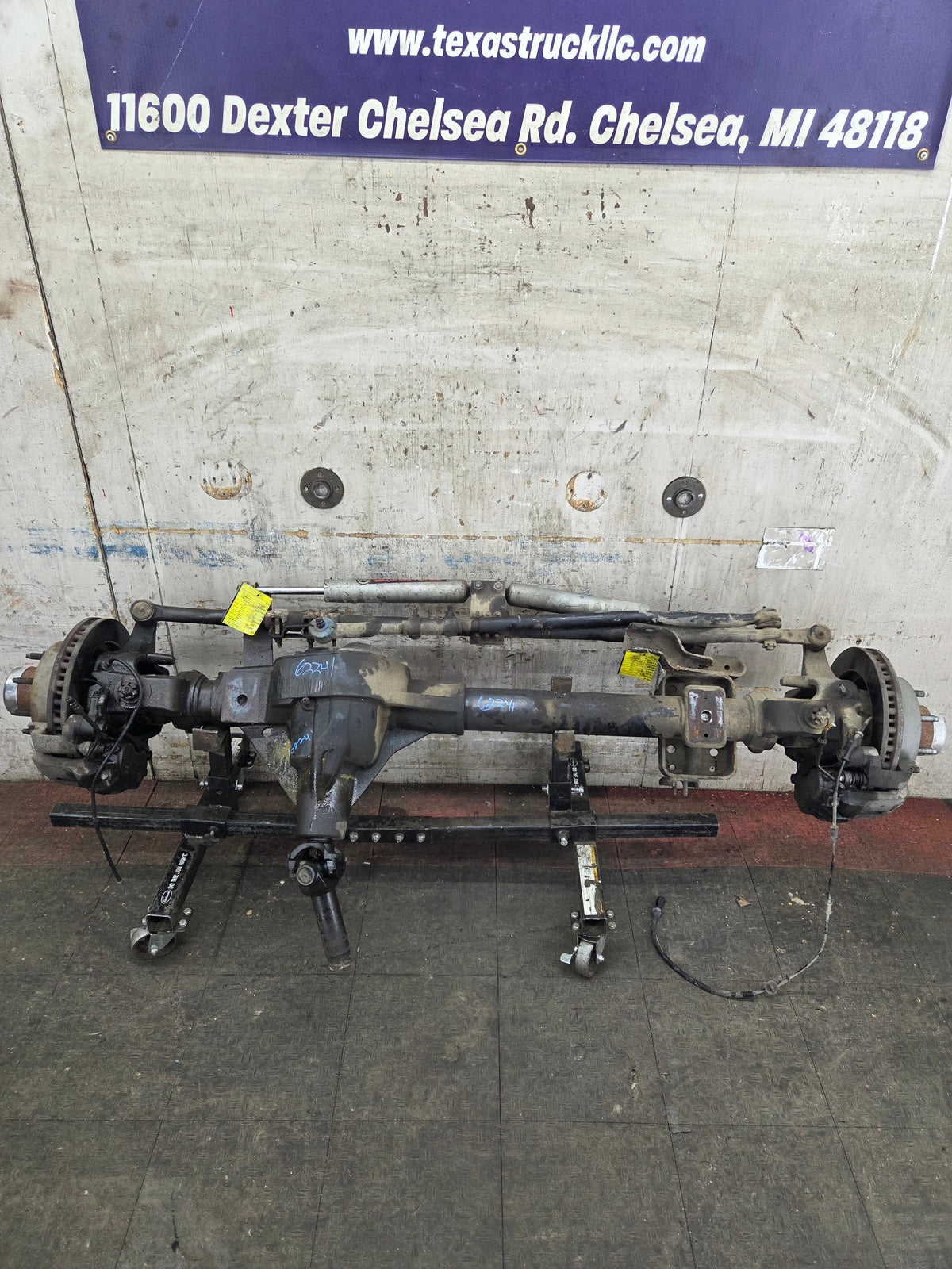 1999-2004 Ford Super Duty F250 F350 SRW Front Axle 3.73 Gear Ratio