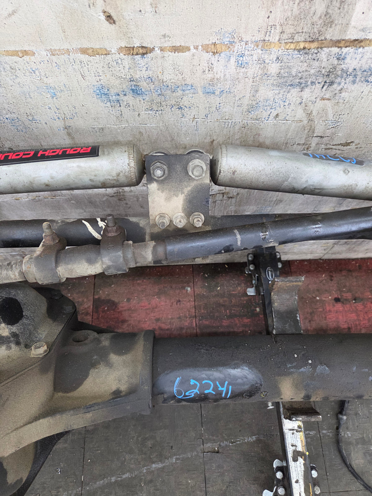 1999-2004 Ford Super Duty F250 F350 SRW Front Axle 3.73 Gear Ratio