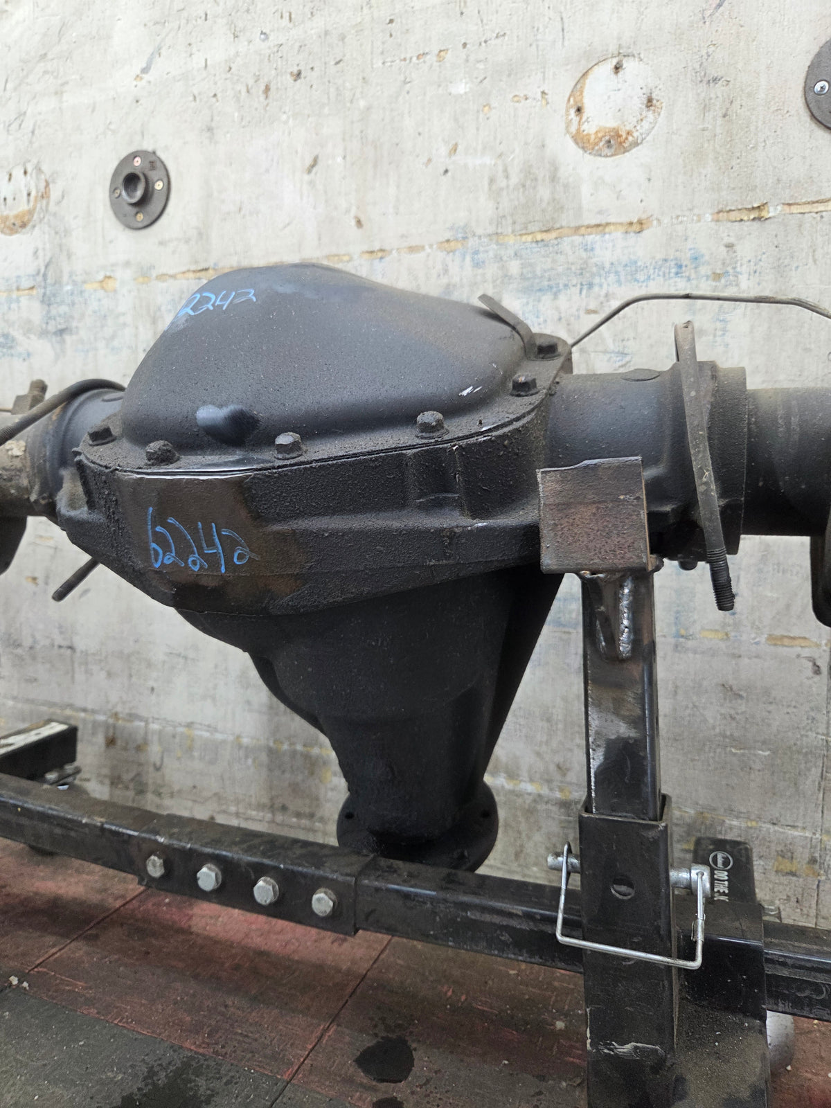 2002-2004 Ford Super Duty F250 F350 SRW Rear Axle 3.73 Gear Ratio - Limited Slip