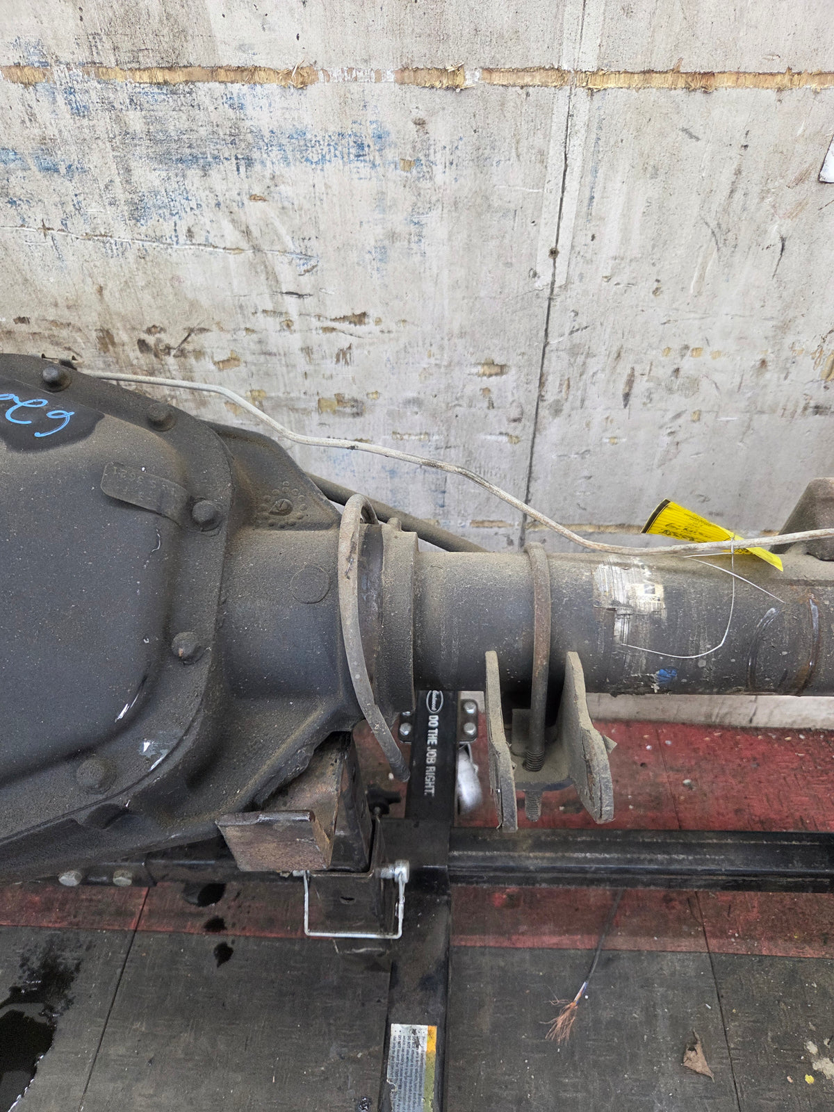2002-2004 Ford Super Duty F250 F350 SRW Rear Axle 3.73 Gear Ratio - Limited Slip