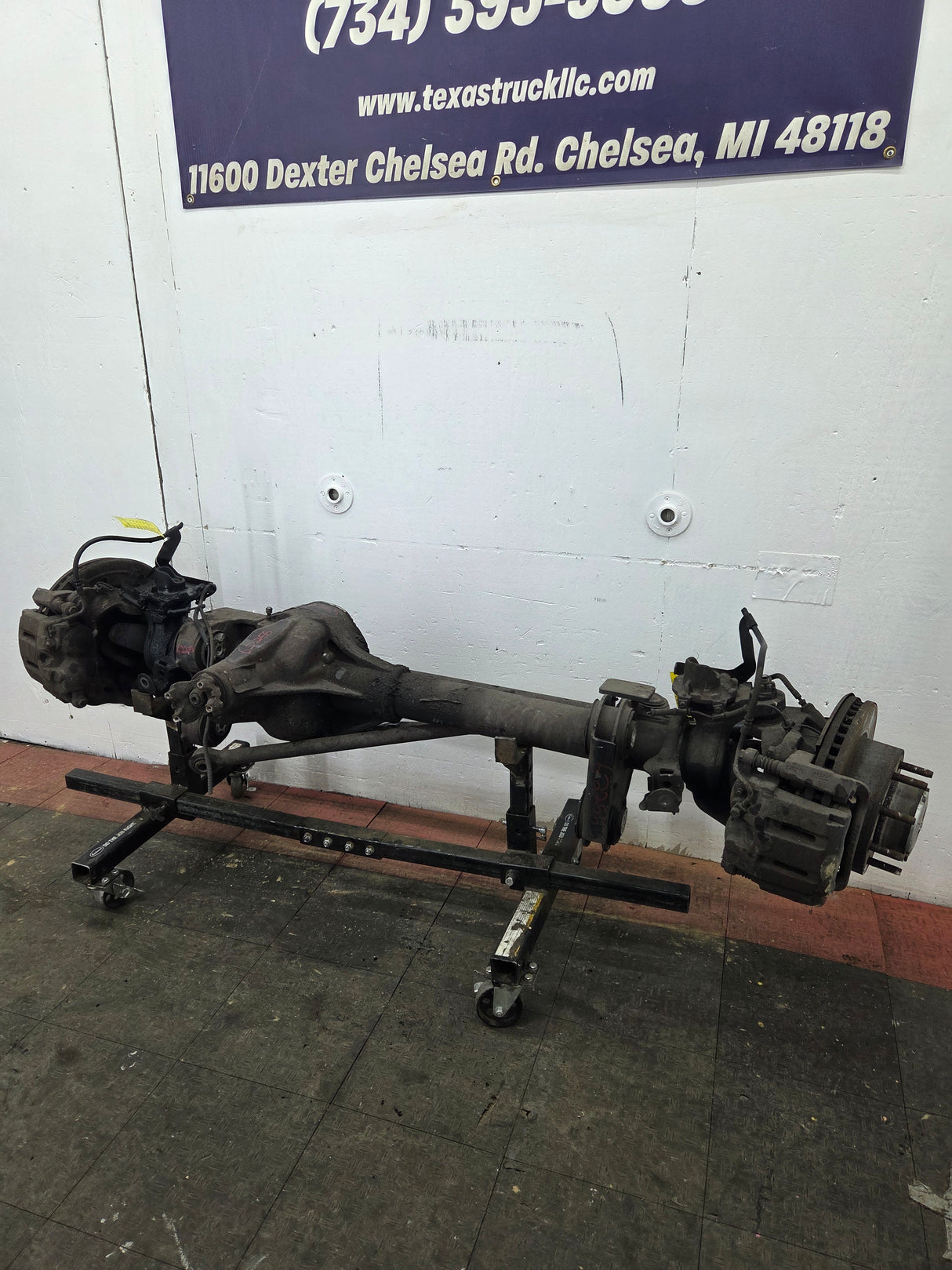 2011-2012 Ford Super Duty F250 F350 Front Axle 3.73 Gear Ratio