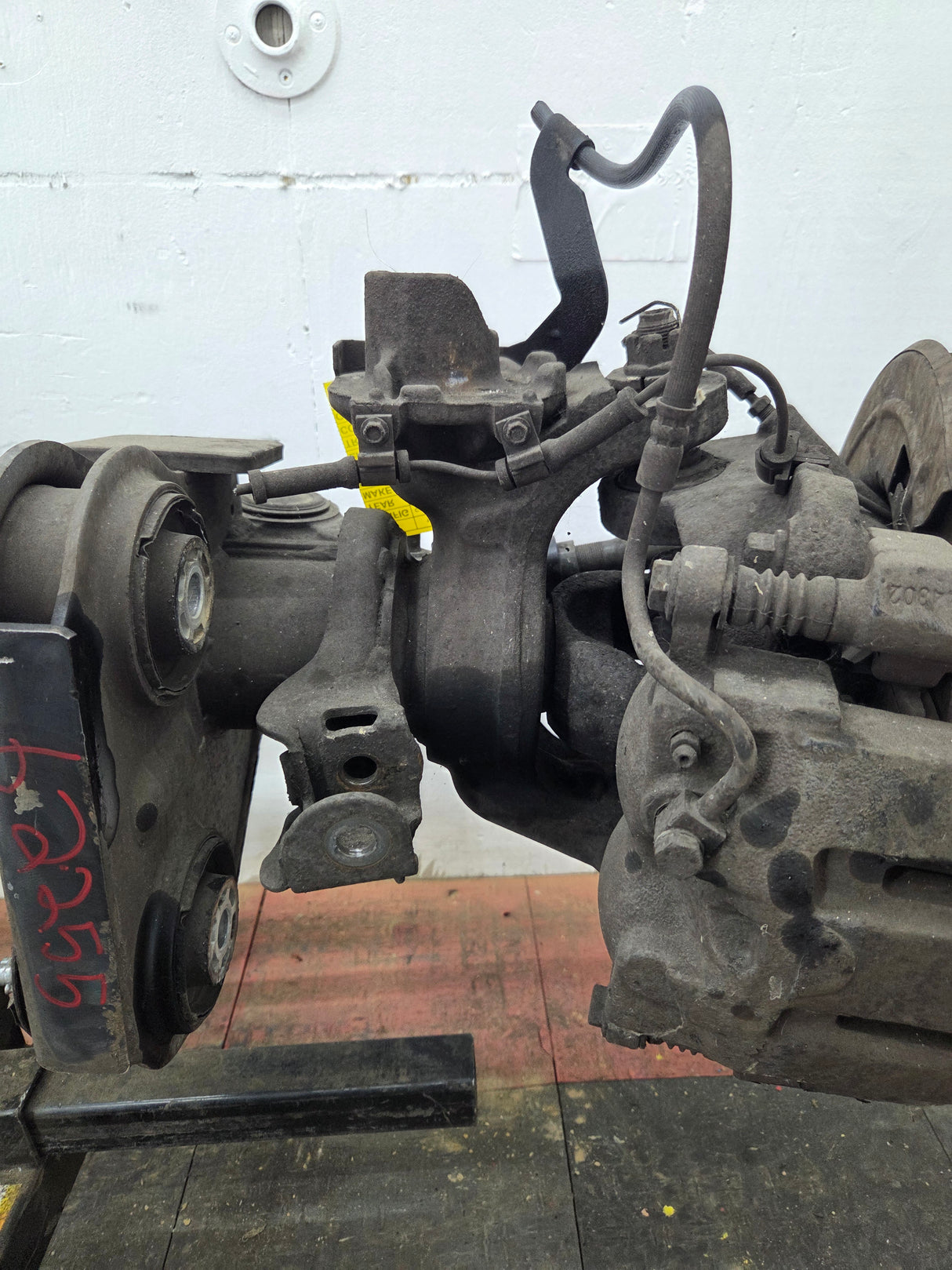 2011-2012 Ford Super Duty F250 F350 Front Axle 3.73 Gear Ratio
