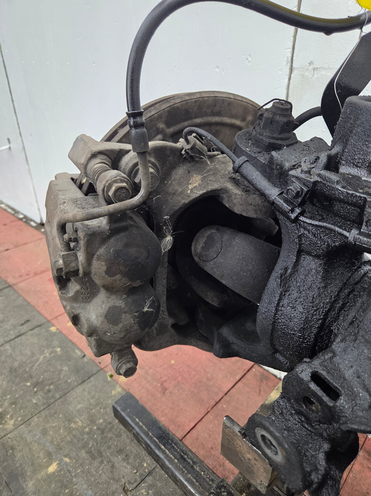 2011-2012 Ford Super Duty F250 F350 Front Axle 3.73 Gear Ratio