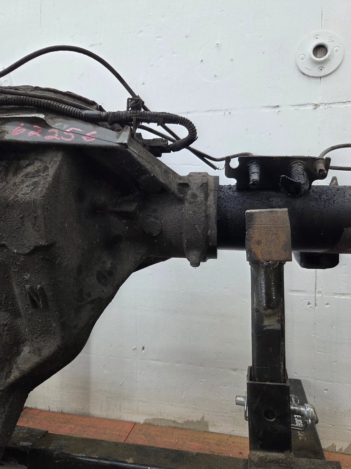 2011-2012 Ford Super Duty F250 F350 Rear Axle 3.73 Gear Ratio Electric Locking Rear End 220k Miles