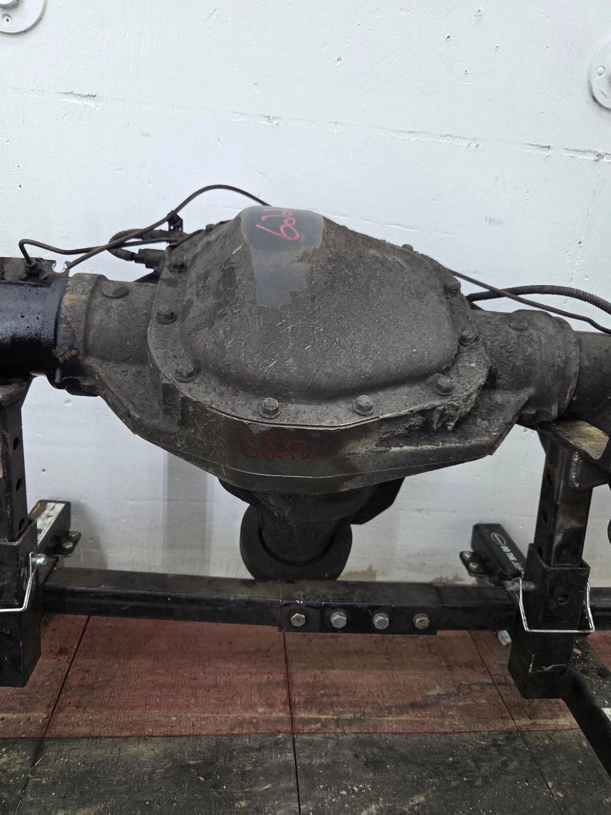 2011-2012 Ford Super Duty F250 F350 Rear Axle 3.73 Gear Ratio Electric Locking Rear End 220k Miles