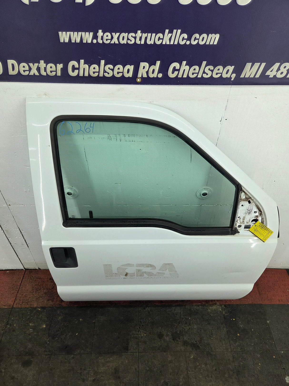 2012-2016 Ford Super Duty RH Passenger Side Front Door F250 F350 F450 F550