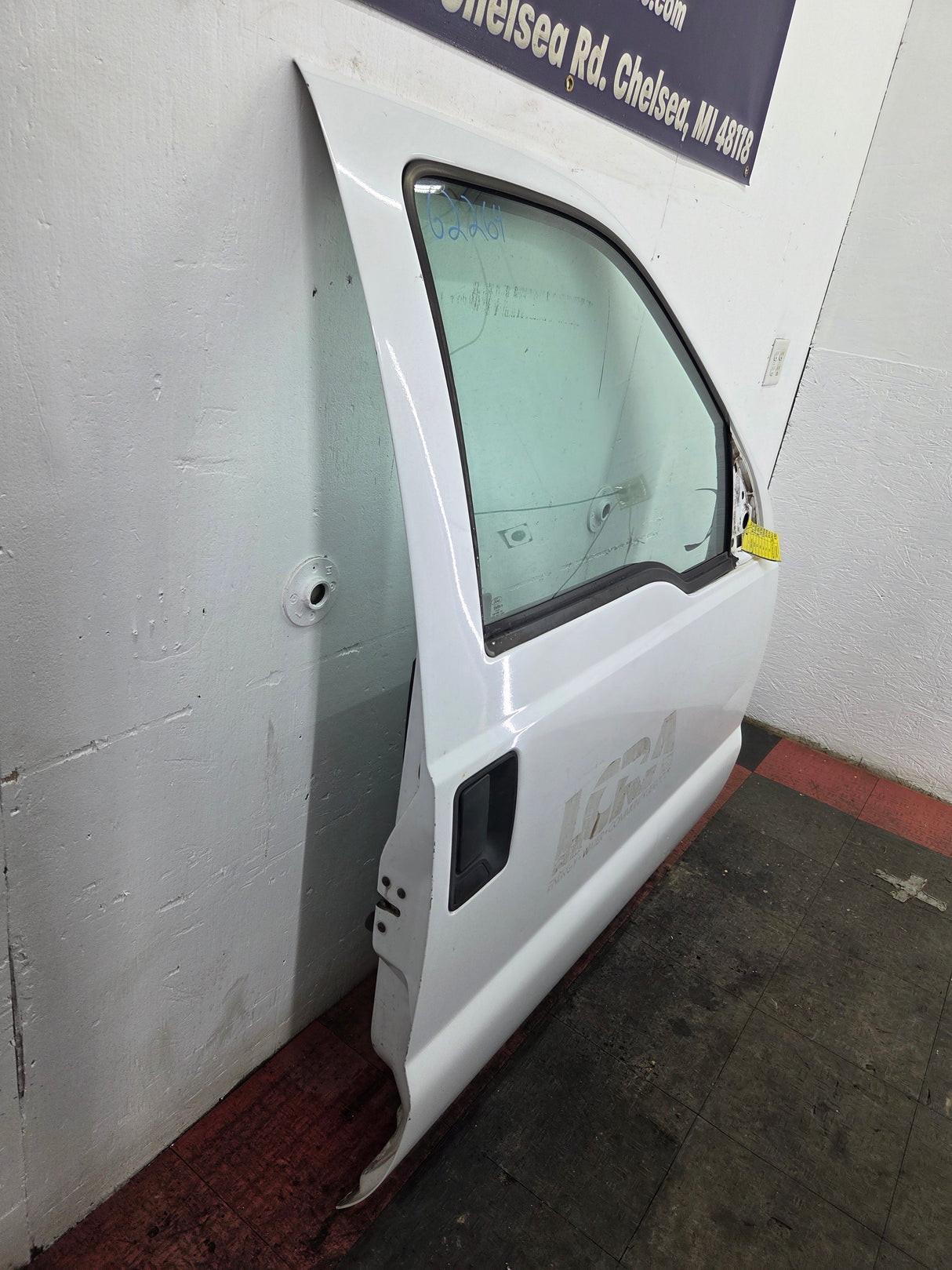 2012-2016 Ford Super Duty RH Passenger Side Front Door F250 F350 F450 F550