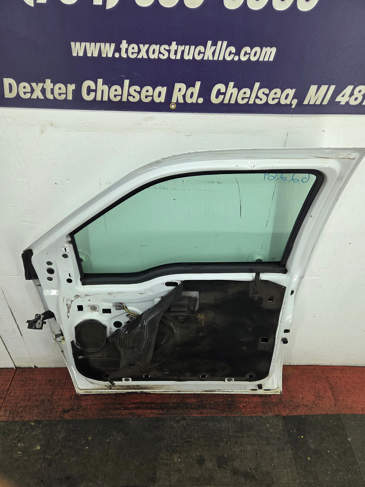 2012-2016 Ford Super Duty RH Passenger Side Front Door F250 F350 F450 F550