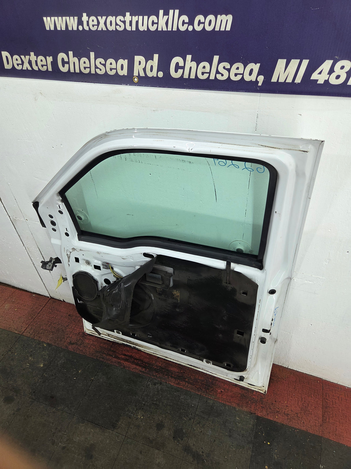 2012-2016 Ford Super Duty RH Passenger Side Front Door F250 F350 F450 F550