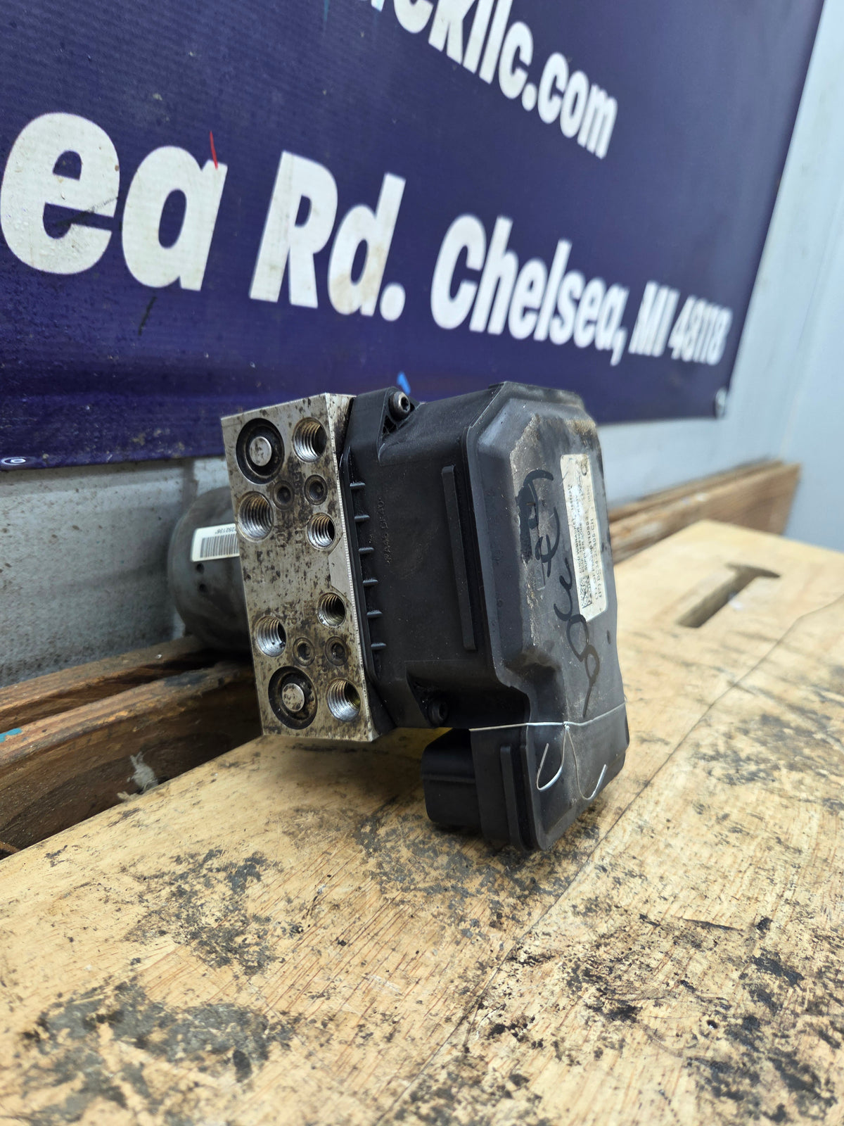 2011-2012 Ford Super Duty F250 F350 ABS Pump Module Control Assembly - BC34-2C405-CH