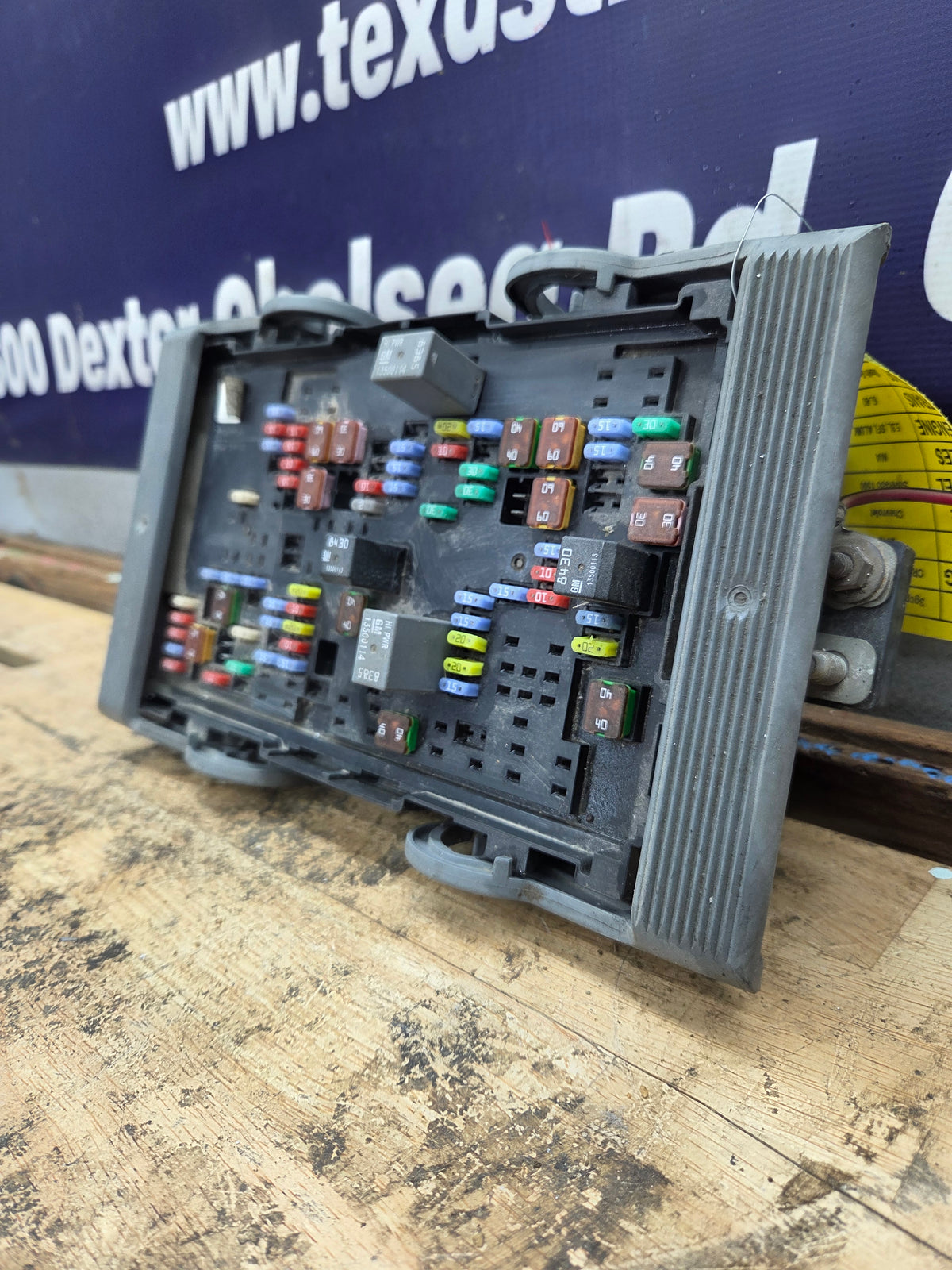 2010-2013 Chevrolet Silverado / GMC Sierra 1500 2500 3500 Engine Bay Fuse Box