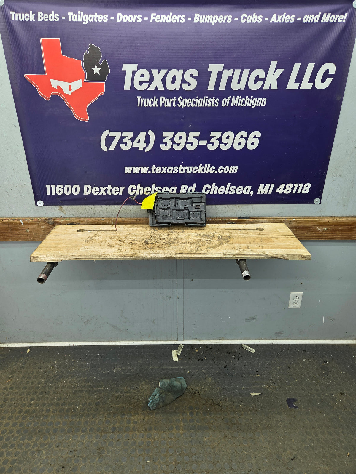 2010-2013 Chevrolet Silverado / GMC Sierra 1500 2500 3500 Engine Bay Fuse Box