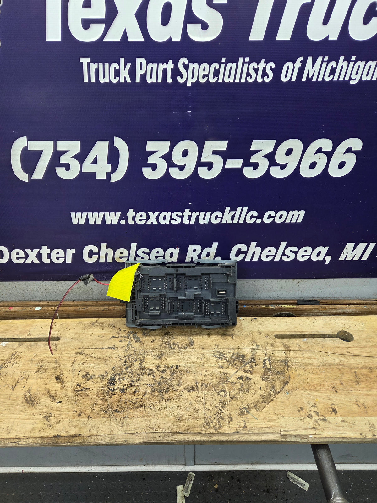 2010-2013 Chevrolet Silverado / GMC Sierra 1500 2500 3500 Engine Bay Fuse Box