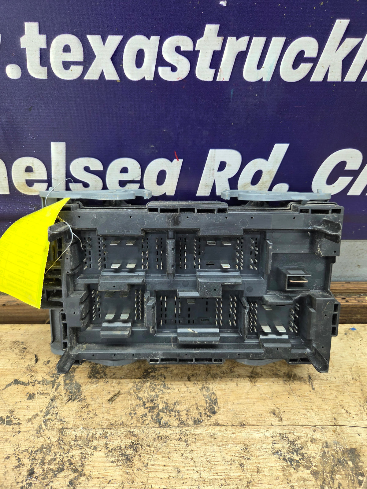 2010-2013 Chevrolet Silverado / GMC Sierra 1500 2500 3500 Engine Bay Fuse Box