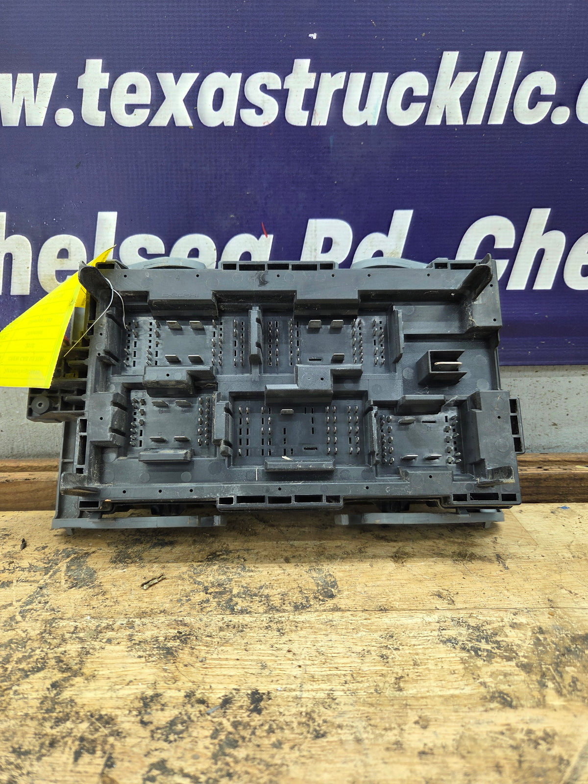 2010-2013 Chevrolet Silverado / GMC Sierra 1500 2500 3500 Engine Bay Fuse Box
