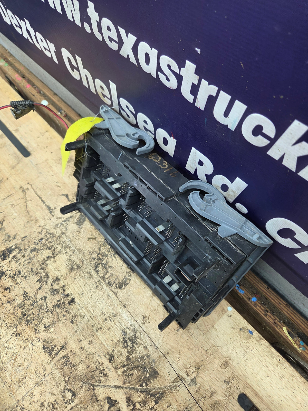 2010-2013 Chevrolet Silverado / GMC Sierra 1500 2500 3500 Engine Bay Fuse Box