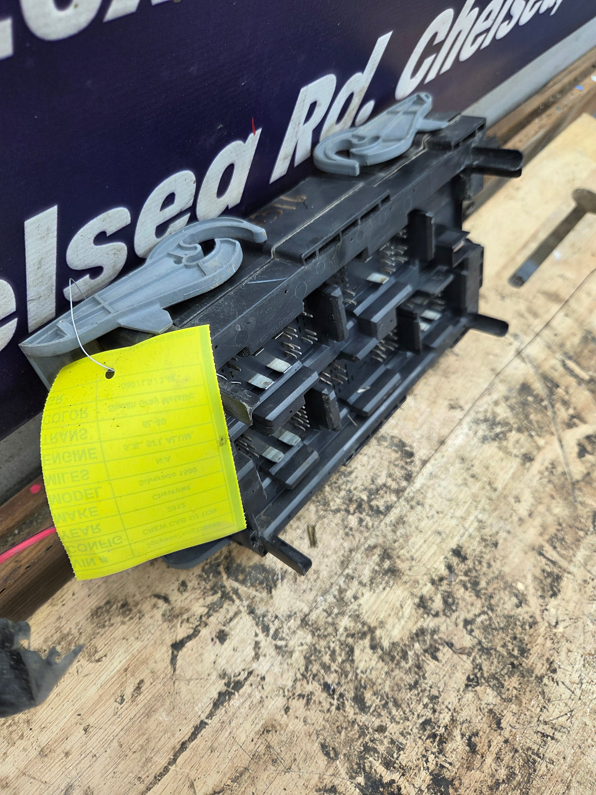 2010-2013 Chevrolet Silverado / GMC Sierra 1500 2500 3500 Engine Bay Fuse Box