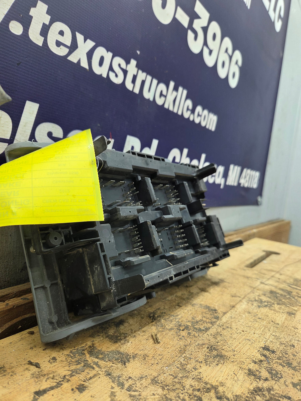 2010-2013 Chevrolet Silverado / GMC Sierra 1500 2500 3500 Engine Bay Fuse Box