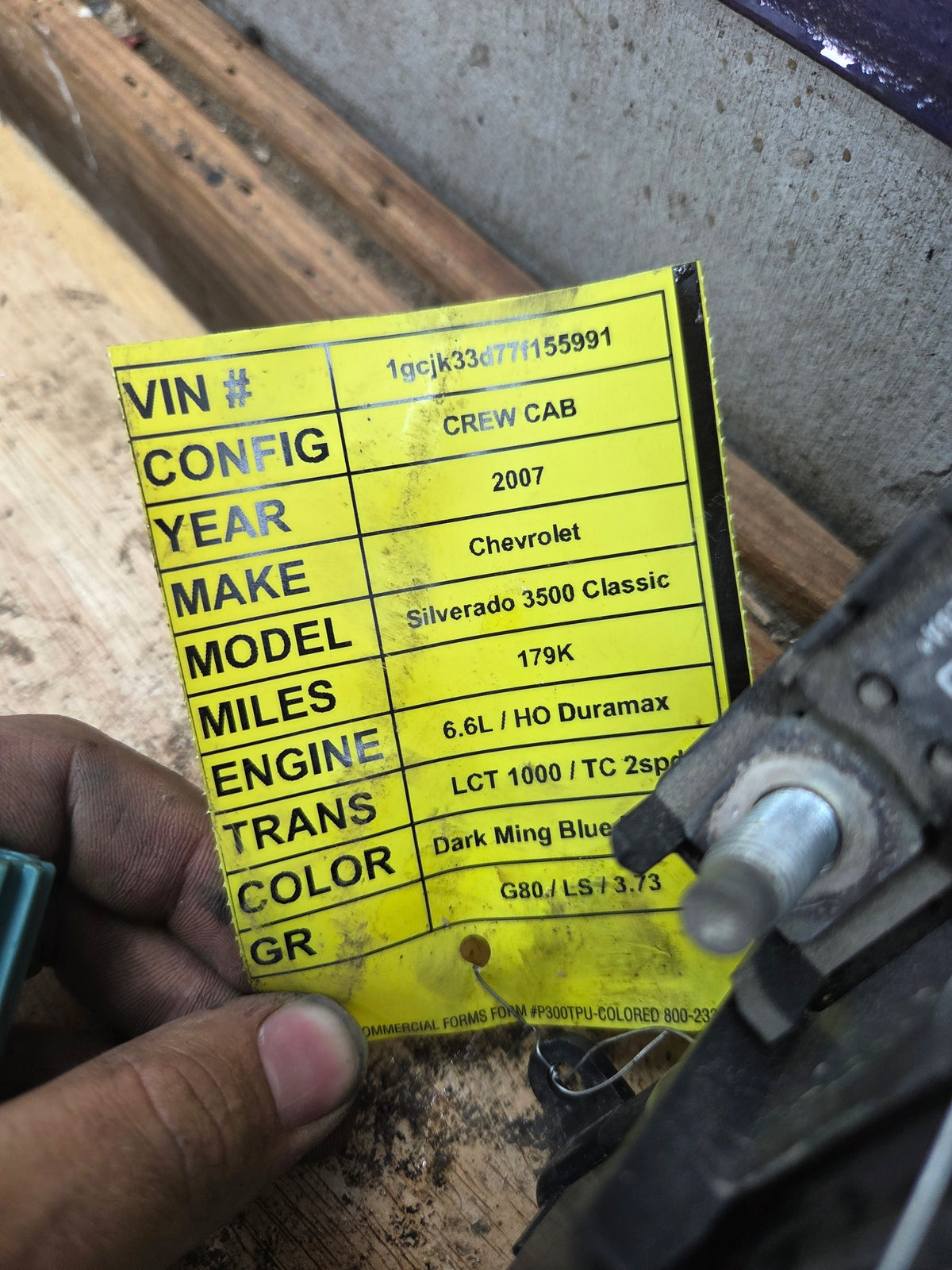 2006-2007 Chevrolet / GMC 2500 3500 6.6L Duramax Engine Bay Fuse Box - 15823513