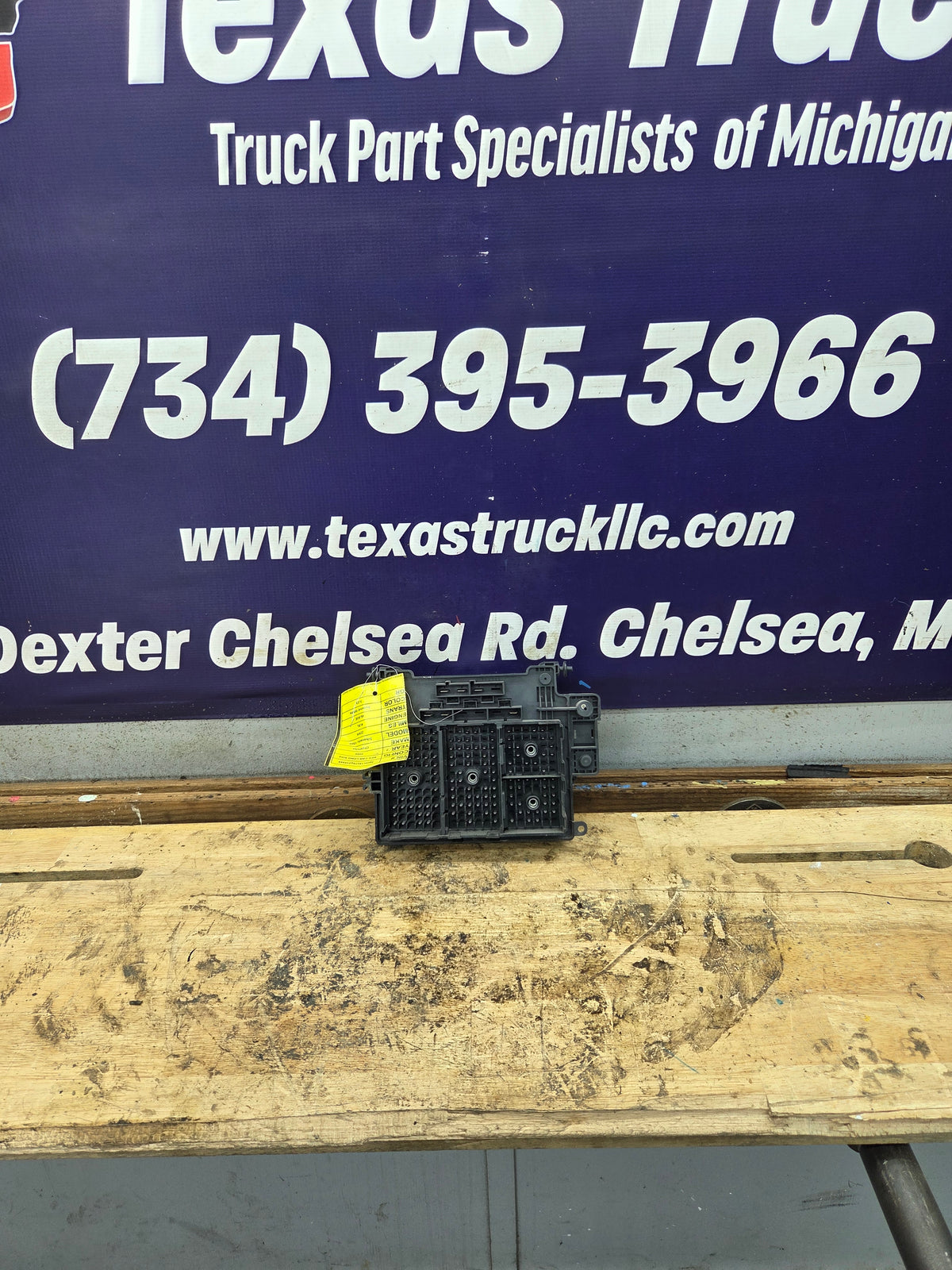 2006-2007 Chevrolet Silverado / GMC Sierra 1500 2500 3500 Engine Bay Fuse Box - 15139209