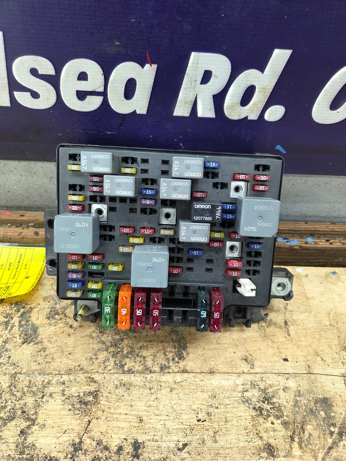 1998-2004 Chevrolet GMC Engine Bay Fuse Box - 15328925