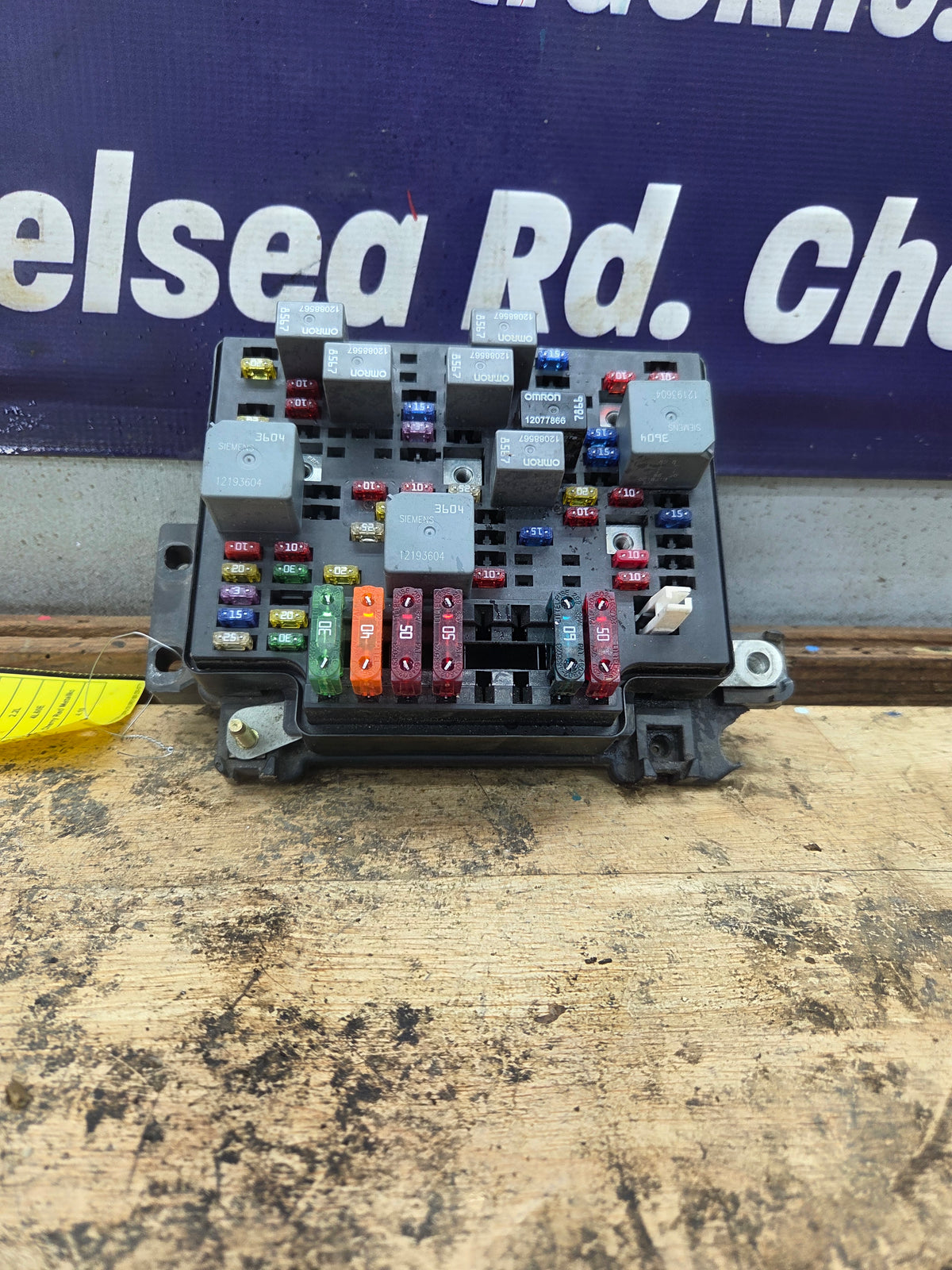 1998-2004 Chevrolet GMC Engine Bay Fuse Box - 15328925