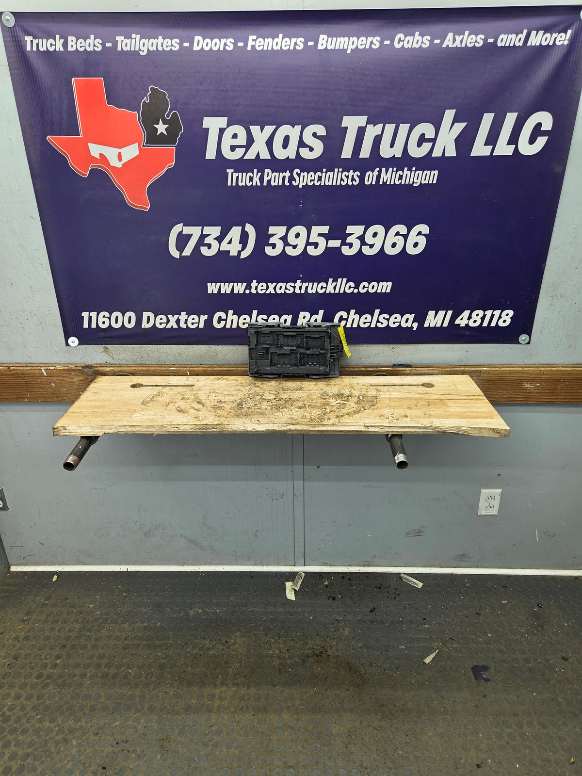 2010-2013 Chevrolet Silverado / GMC Sierra 1500 2500 3500 Engine Bay Fuse Box