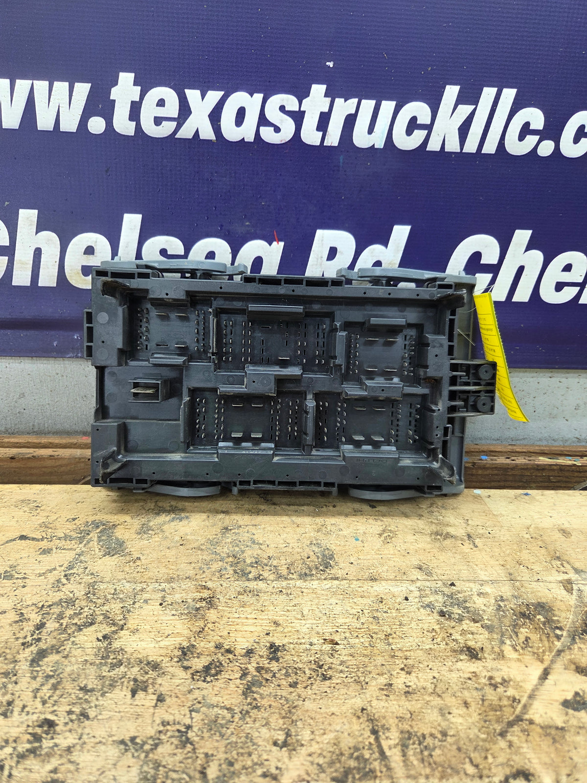 2010-2013 Chevrolet Silverado / GMC Sierra 1500 2500 3500 Engine Bay Fuse Box