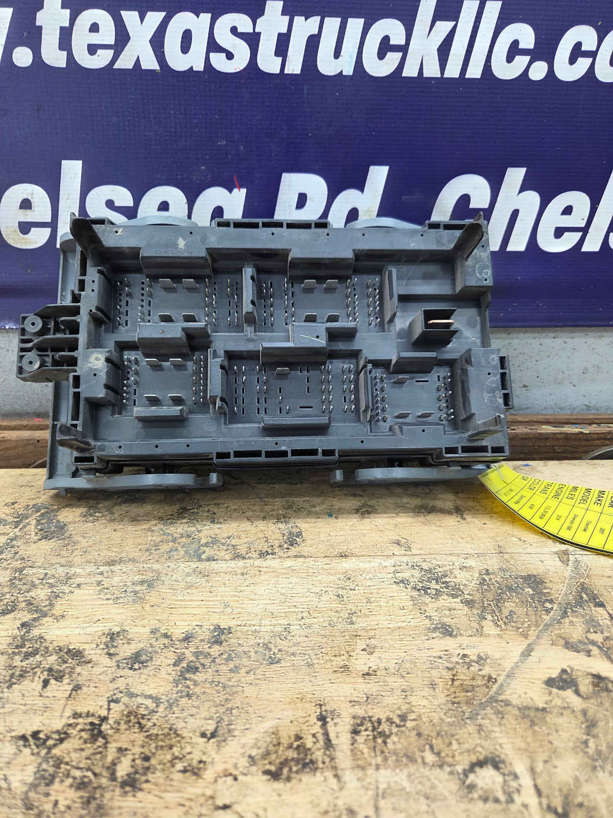 2007-2009 Chevrolet Silverado / GMC Sierra 1500 2500 3500 Engine Bay Fuse Box