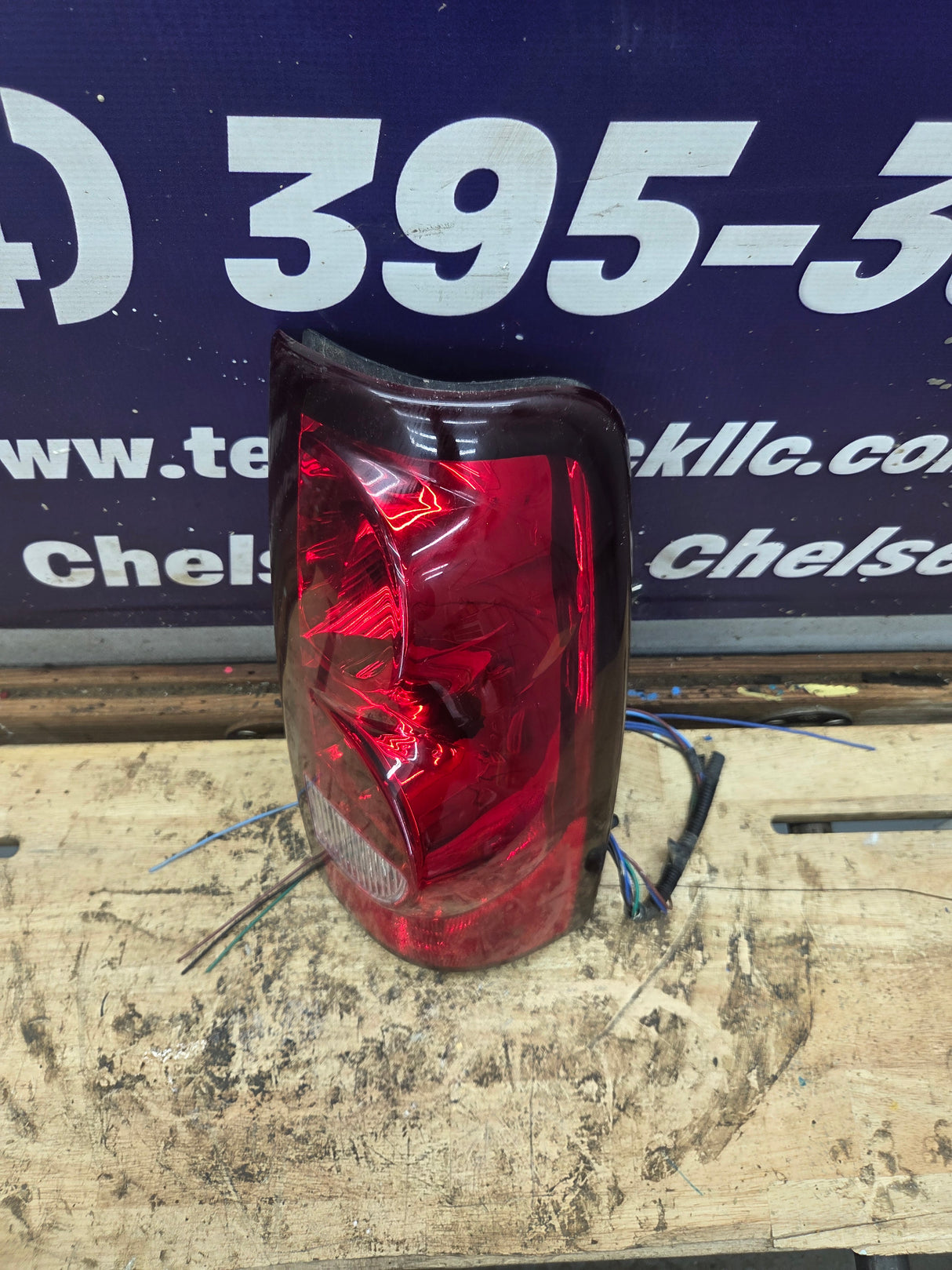 2003-2007 Chevrolet Silverado 1500 2500 3500 HD RH Passenger Side Tail Light