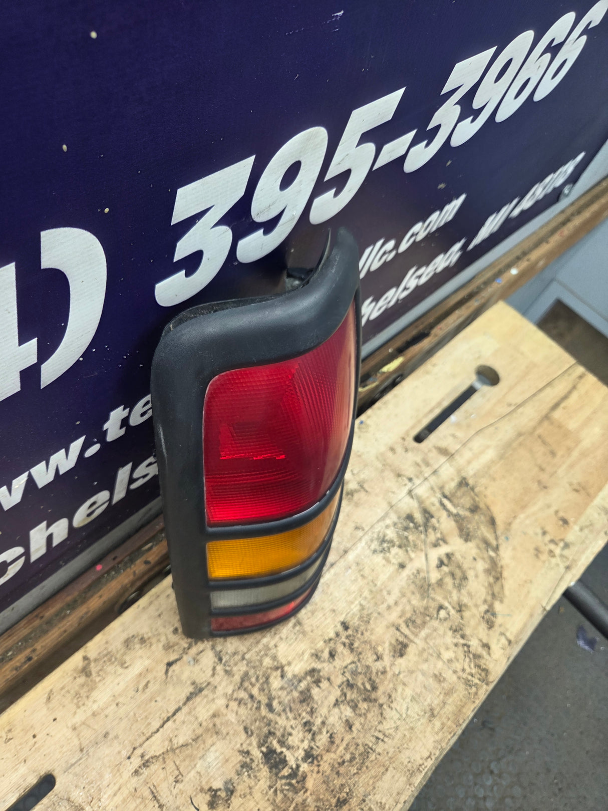 2001–2003 Chevrolet Silverado/GMC 3500 Dually Driver Side Tail Light 15844159