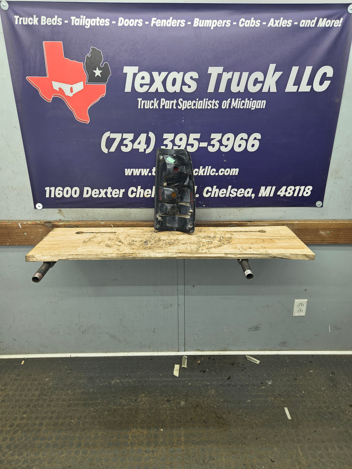 2001–2003 Chevrolet Silverado/GMC 3500 Dually Driver Side Tail Light 15844159