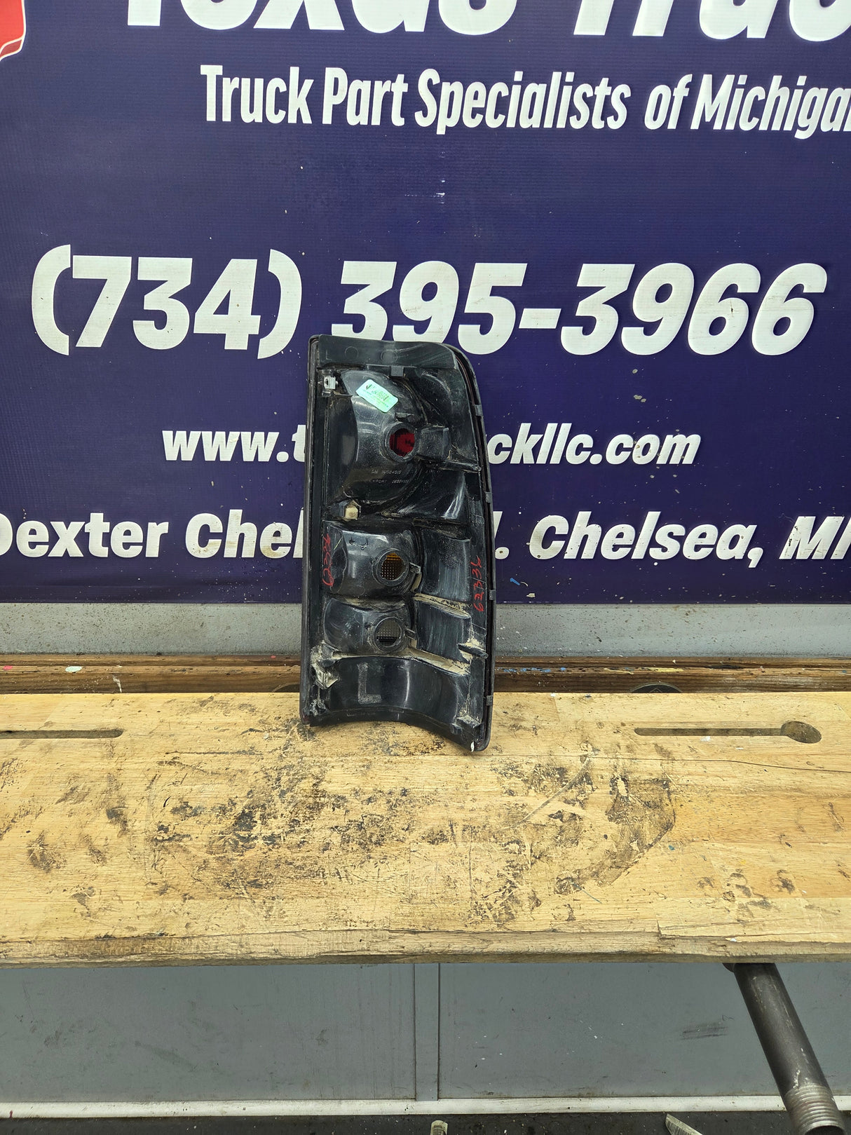 2001–2003 Chevrolet Silverado/GMC 3500 Dually Driver Side Tail Light 15844159