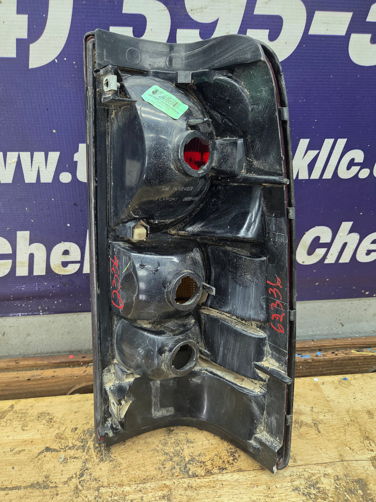 2001–2003 Chevrolet Silverado/GMC 3500 Dually Driver Side Tail Light 15844159