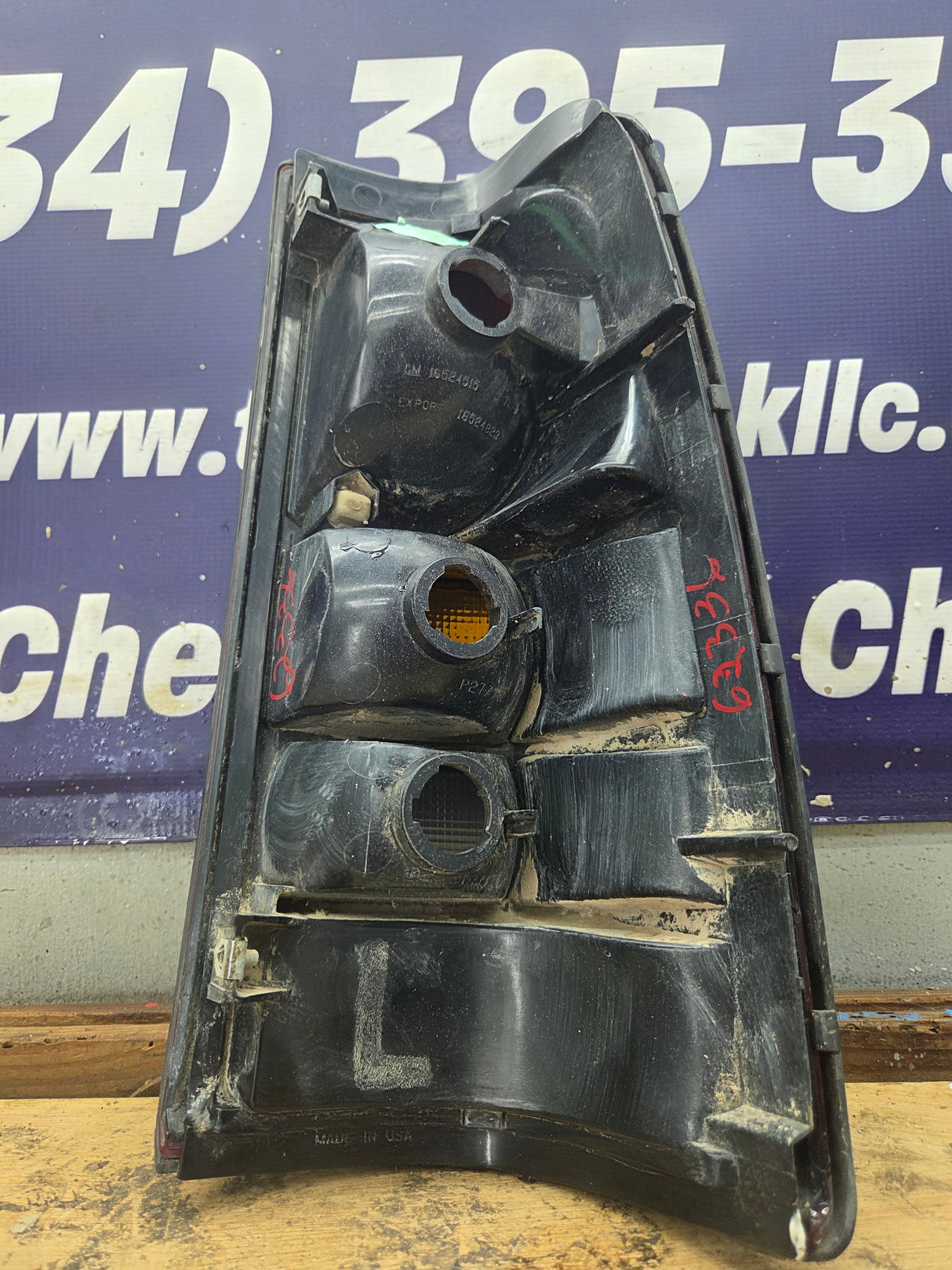 2001–2003 Chevrolet Silverado/GMC 3500 Dually Driver Side Tail Light 15844159