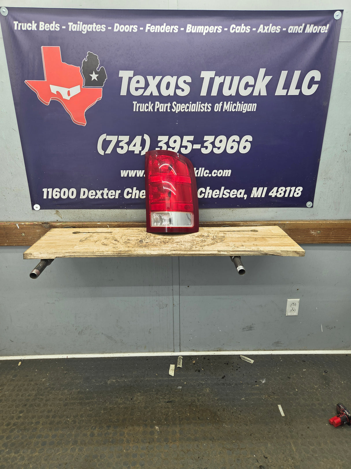 2007-2013 GMC Sierra Passenger Side Tail Light