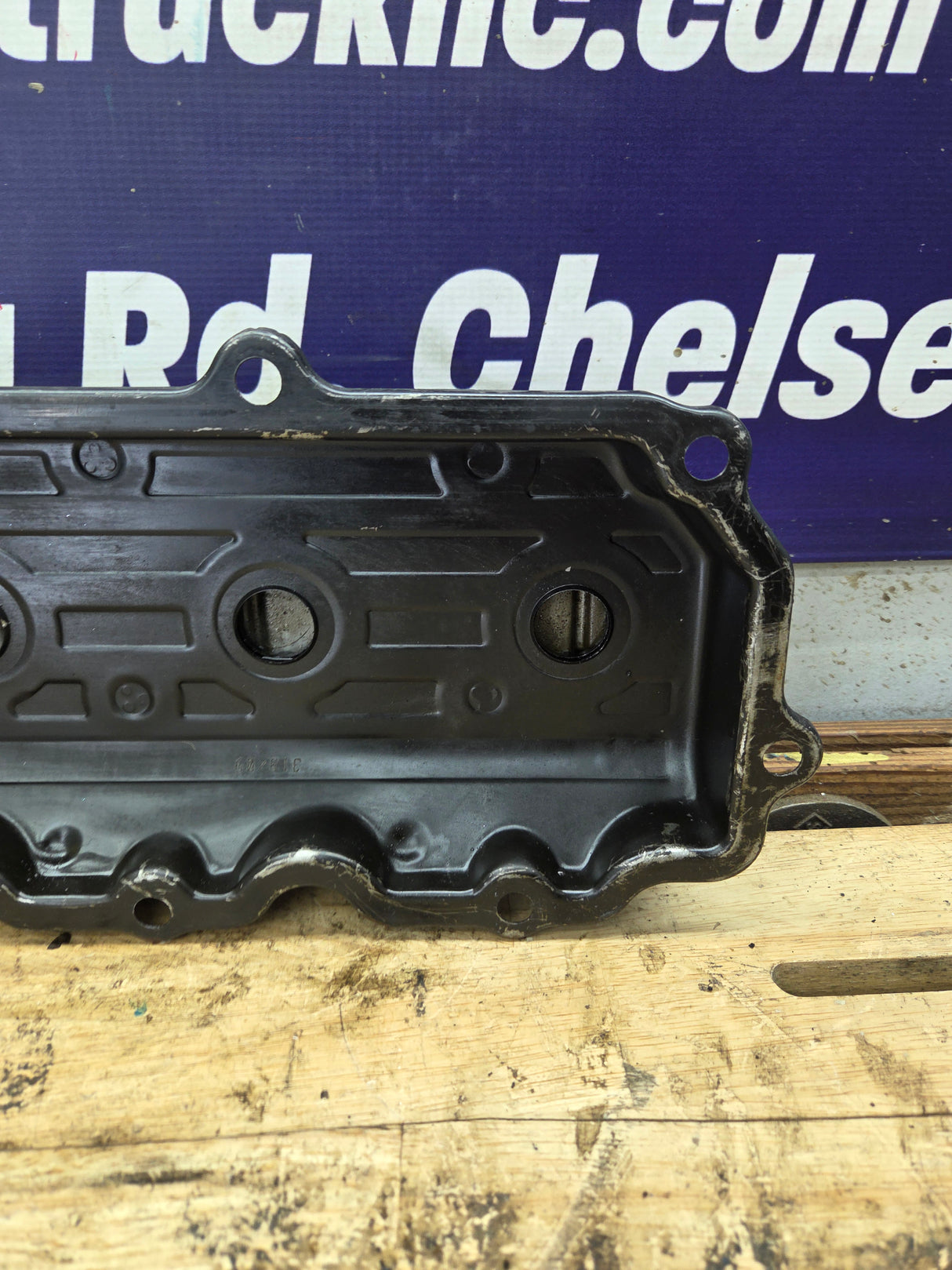 2004-2010 Ford Econoline E150 E250 E350 E450 6.0L Driver Side Valve Cover