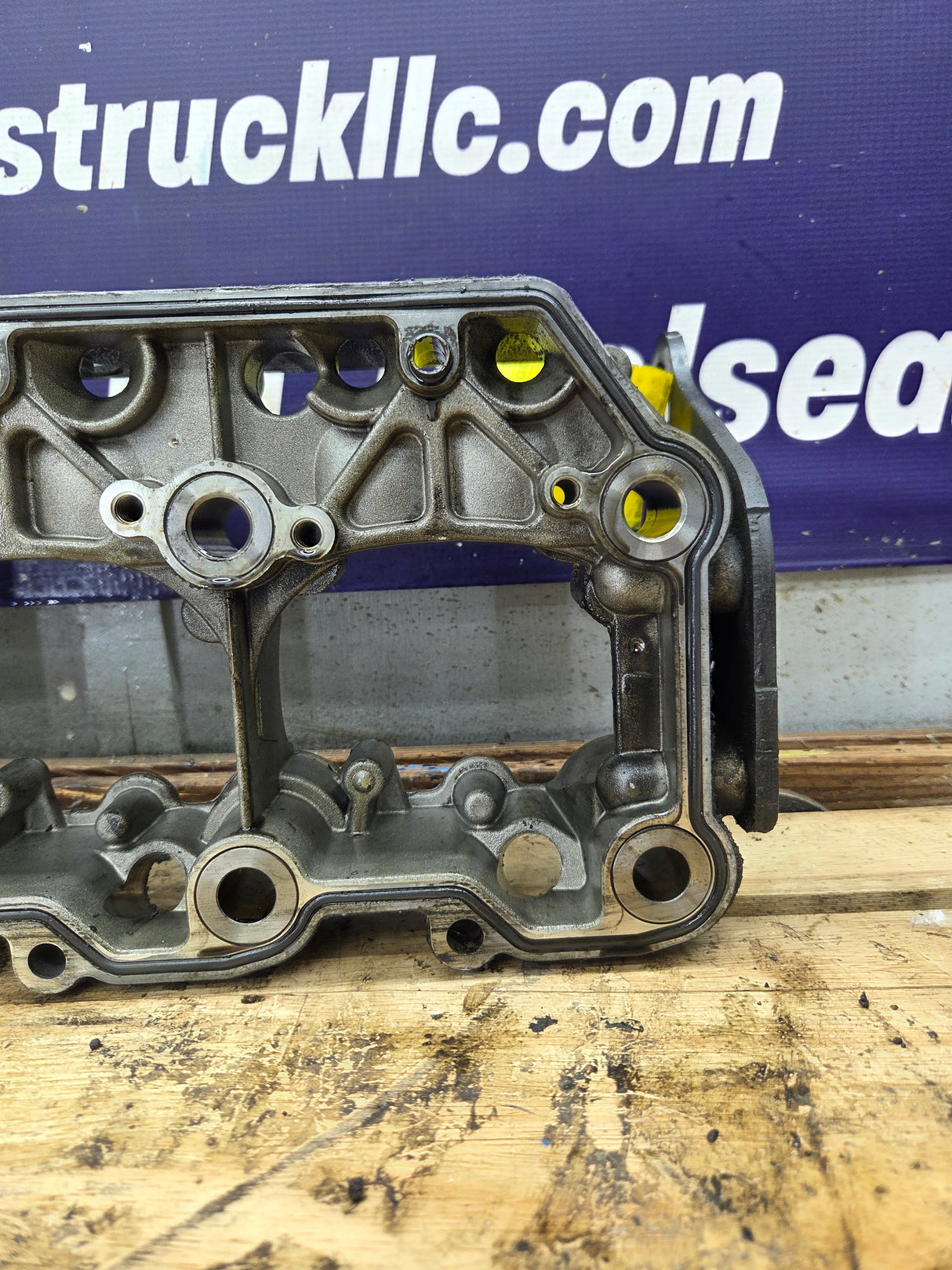 2003-2004 Genuine Ford Power Stroke 6.0L Diesel Rocker Box Arm Housing OEM 1840550C1 18MM
