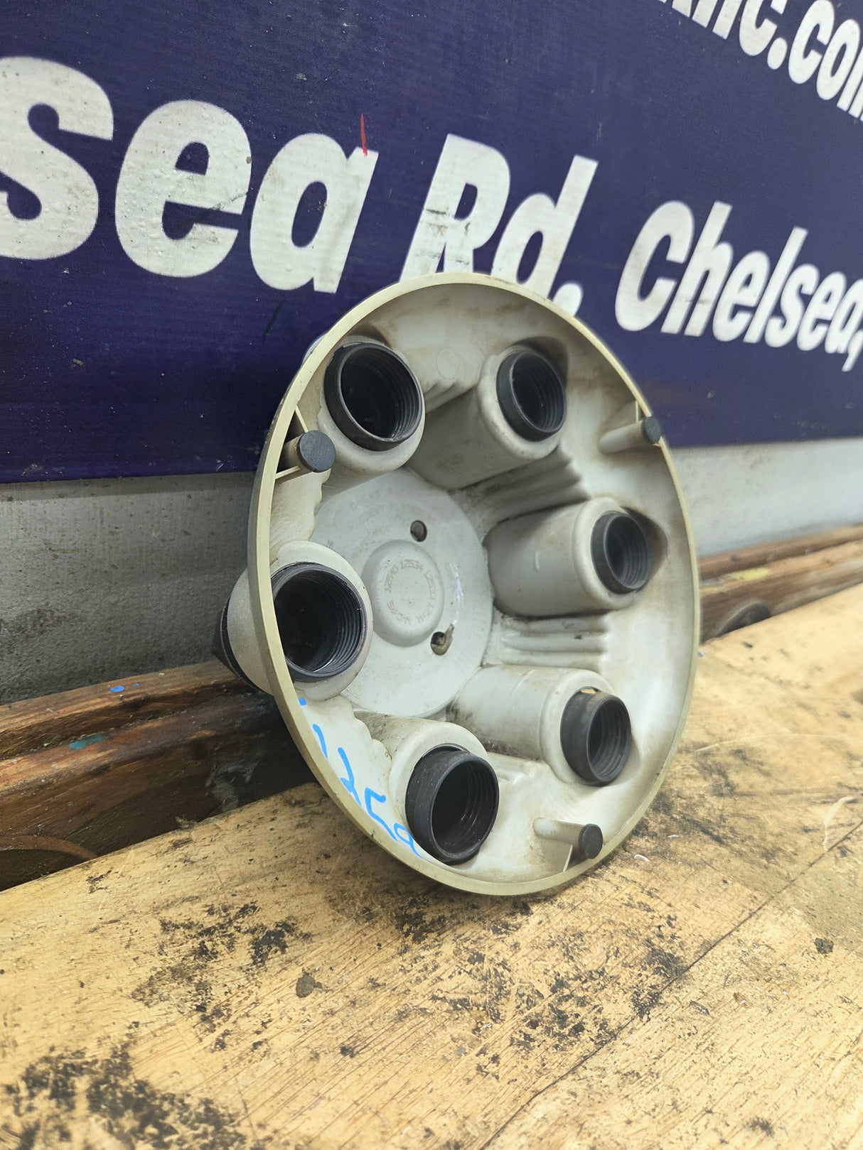 1999-2018 Chevrolet Silverado Tahoe Suburban Avalanche 1500 Center Cap Hub Cap 15067578