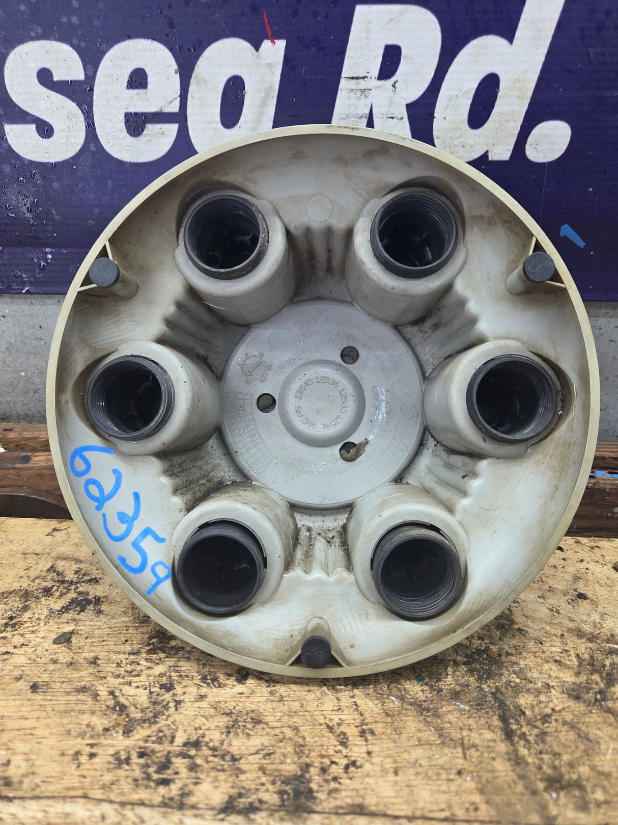 1999-2018 Chevrolet Silverado Tahoe Suburban Avalanche 1500 Center Cap Hub Cap 15067578