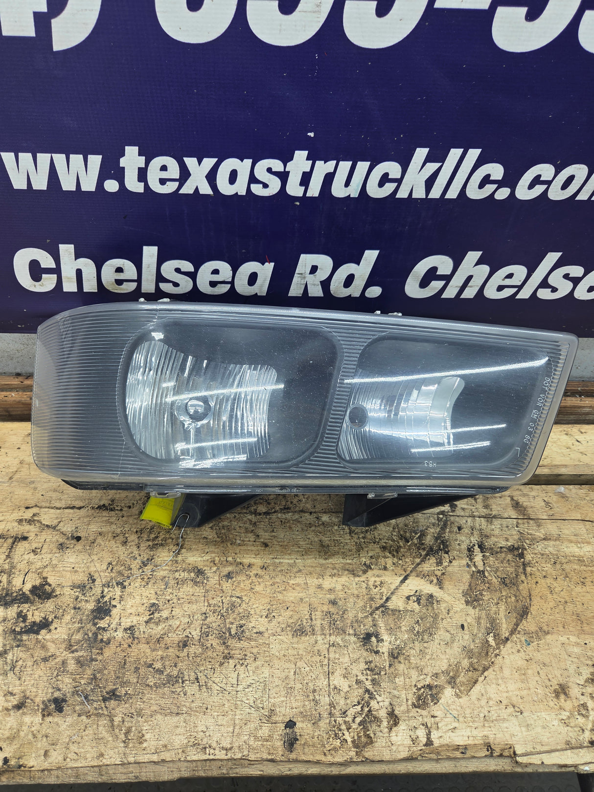 2009 Chevrolet Express 3500 LH Driver Side Headlight 16530371A