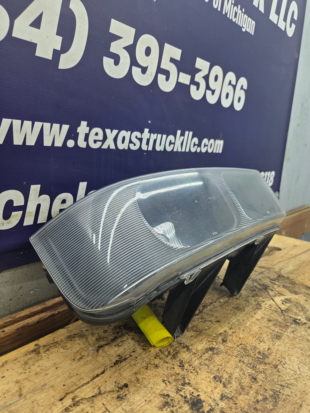 2009 Chevrolet Express 3500 LH Driver Side Headlight 16530371A