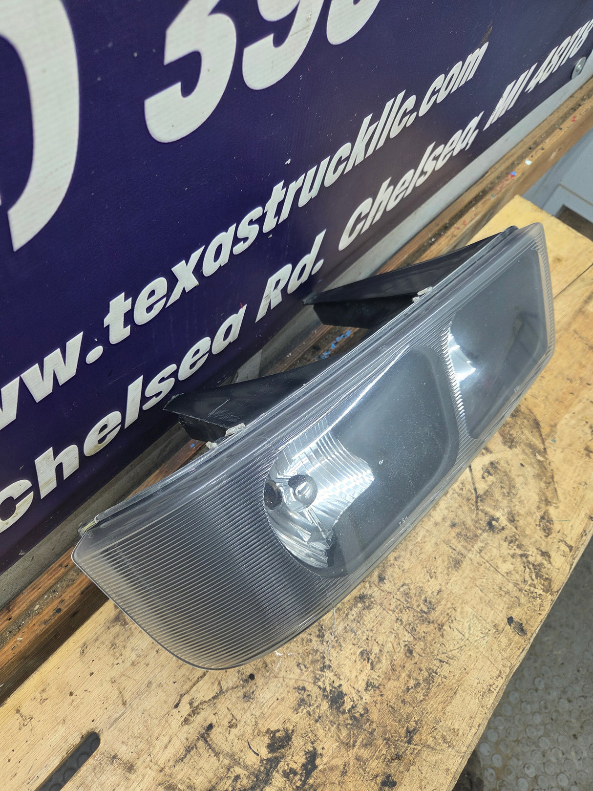 2009 Chevrolet Express 3500 LH Driver Side Headlight 16530371A
