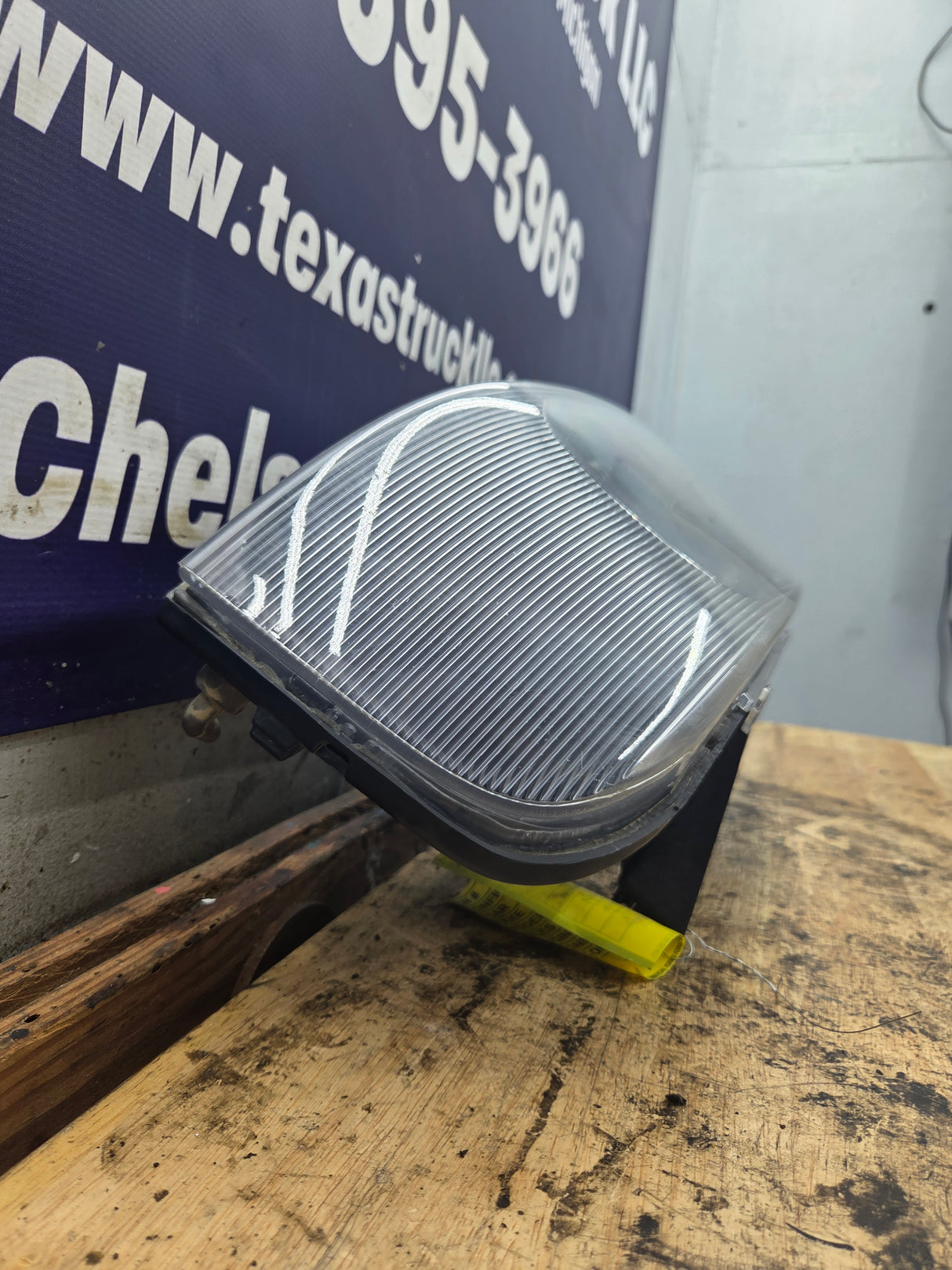 2009 Chevrolet Express 3500 LH Driver Side Headlight 16530371A