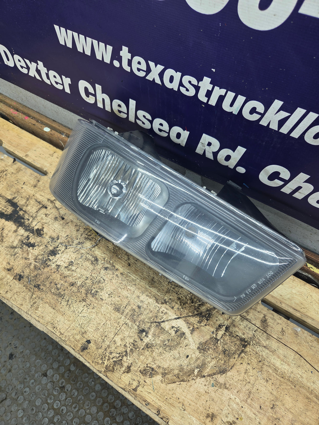 2009 Chevrolet Express 3500 LH Driver Side Headlight 16530371A