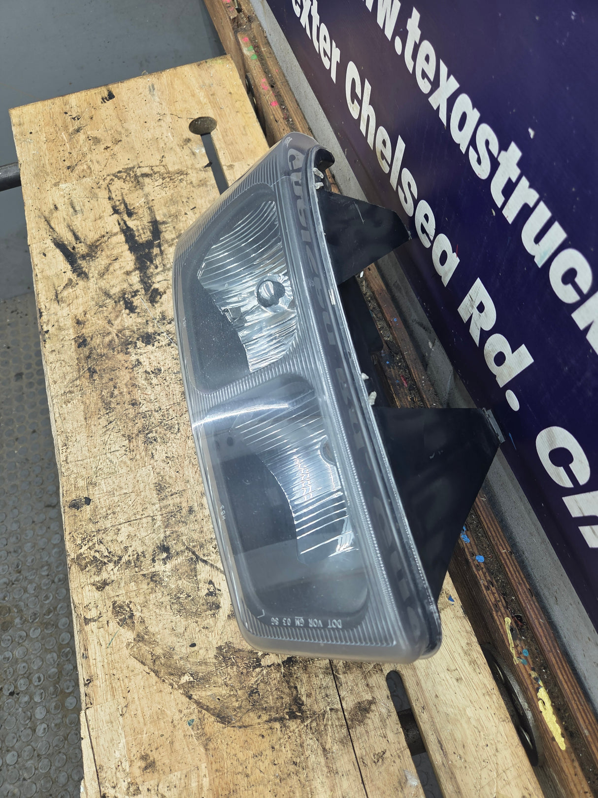 2009 Chevrolet Express 3500 LH Driver Side Headlight 16530371A